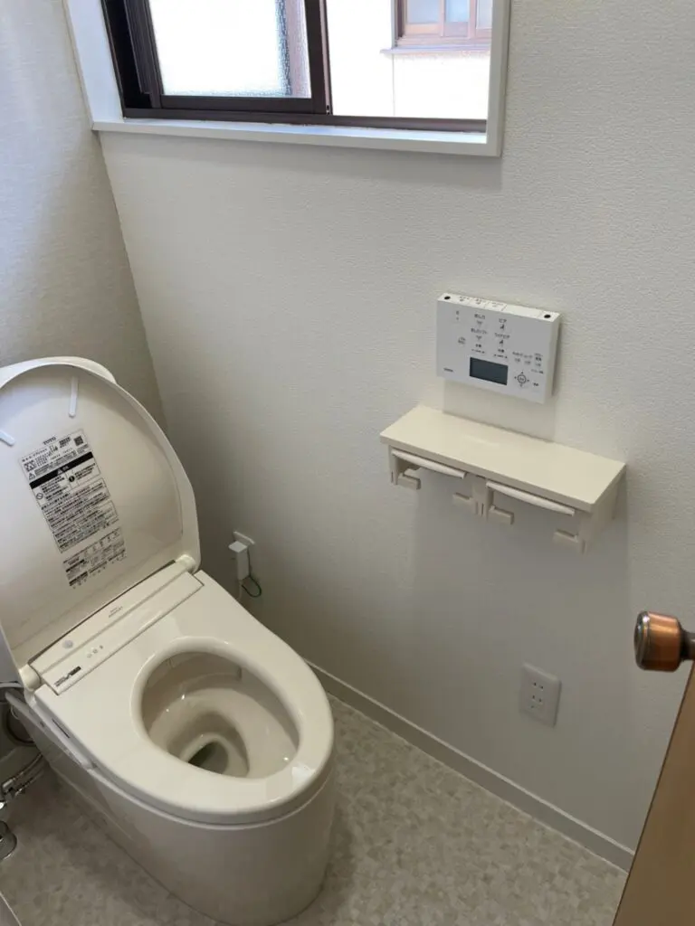 【広島】トイレ交換、クロス張り替え